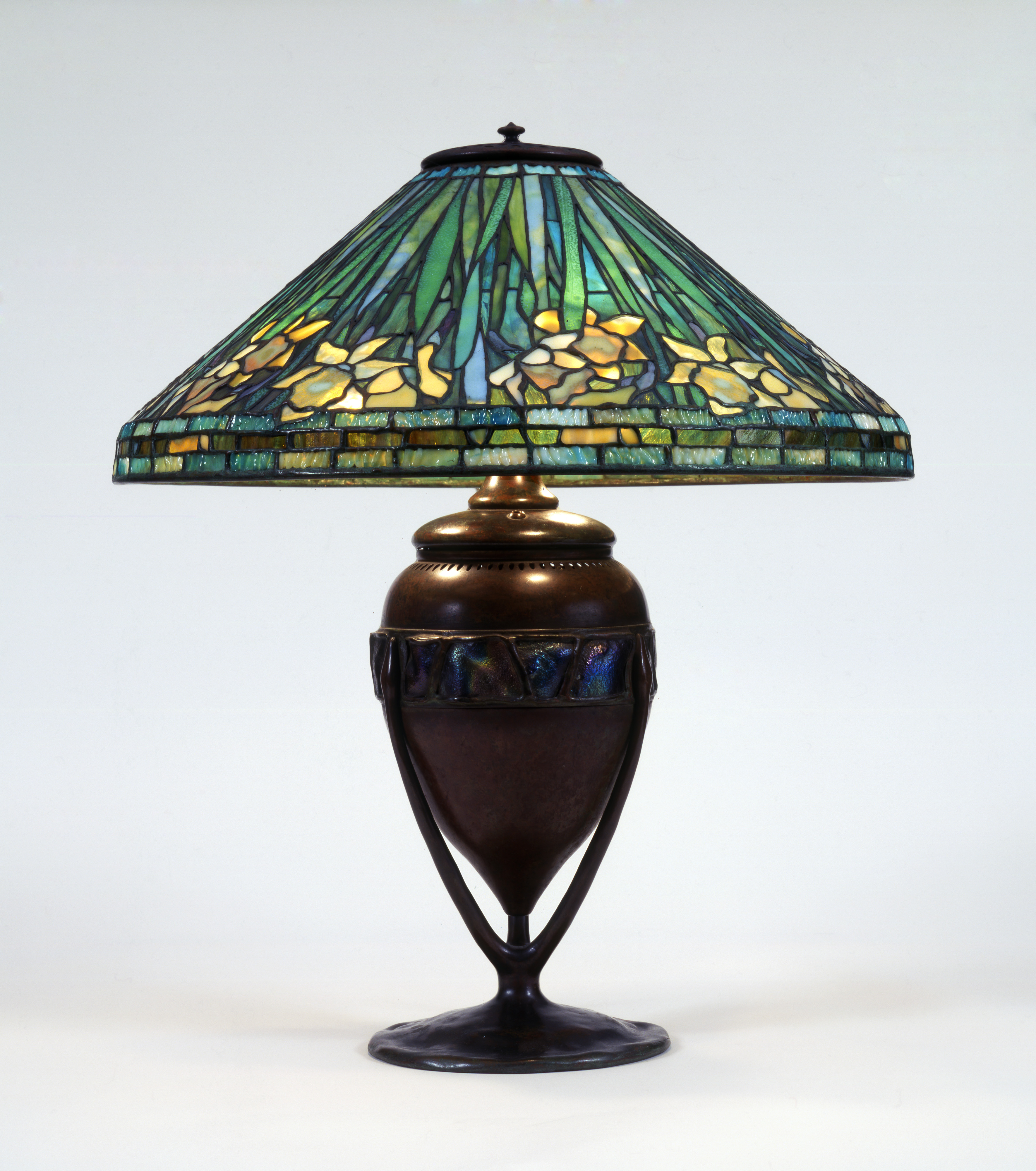 N84 62 DaffodilTableLamp Tiffany