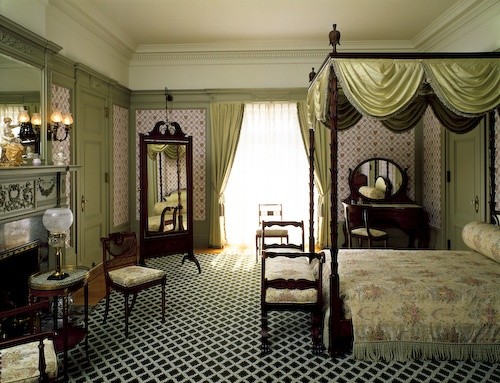 colonial room